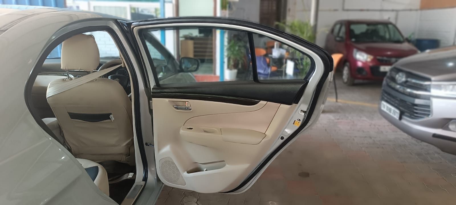 Used-Maruti Suzuki-Ciaz-smart_hybrid-Cars-in-Madurai-Second-Maruti Suzuki-Ciaz-smart_hybrid-Cars-in-Madurai-Per-Owned-Maruti Suzuki-Ciaz-smart_hybrid-Cars-in-Madurai