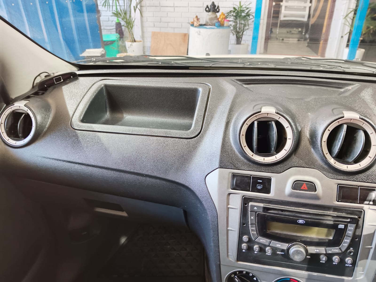 Used-Ford-Fiesta Classic -CLXi_1.4-Cars-in-MADURAI-Second-Ford-Fiesta Classic -CLXi_1.4-Cars-in-MADURAI-Per-Owned-Ford-Fiesta Classic -CLXi_1.4-Cars-in-MADURAI
