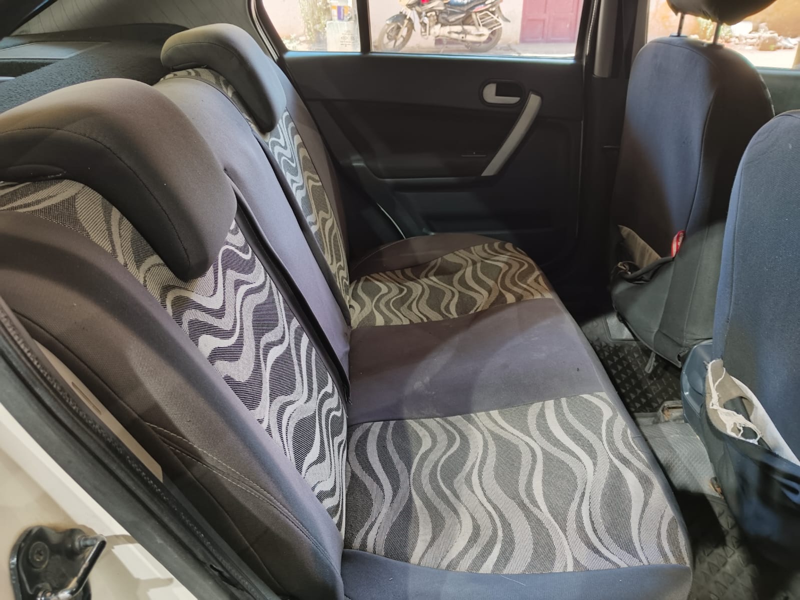 Used-Ford-Fiesta Classic -CLXi_1.4-Cars-in-MADURAI-Second-Ford-Fiesta Classic -CLXi_1.4-Cars-in-MADURAI-Per-Owned-Ford-Fiesta Classic -CLXi_1.4-Cars-in-MADURAI