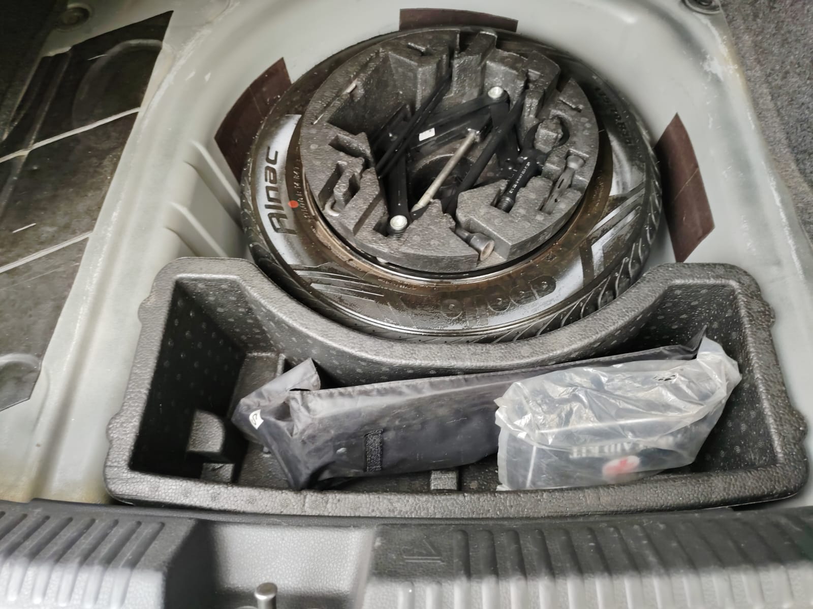 Used-Volkswagen-Vento-1.5_TDI-Cars-in-MADURAI-Second-Volkswagen-Vento-1.5_TDI-Cars-in-MADURAI-Per-Owned-Volkswagen-Vento-1.5_TDI-Cars-in-MADURAI