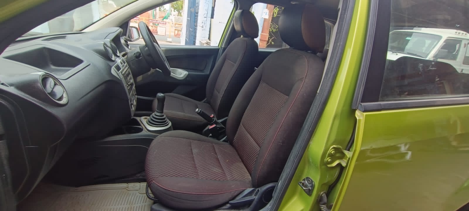 Used-Ford-Figo-1.4_Zxi-Cars-in-MADURAI-Second-Ford-Figo-1.4_Zxi-Cars-in-MADURAI-Per-Owned-Ford-Figo-1.4_Zxi-Cars-in-MADURAI