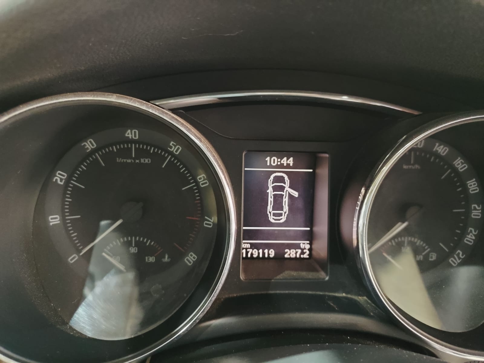 Used-Skoda-Superb-_ELEGANCE-Cars-in-MADURAI-Second-Skoda-Superb-_ELEGANCE-Cars-in-MADURAI-Per-Owned-Skoda-Superb-_ELEGANCE-Cars-in-MADURAI